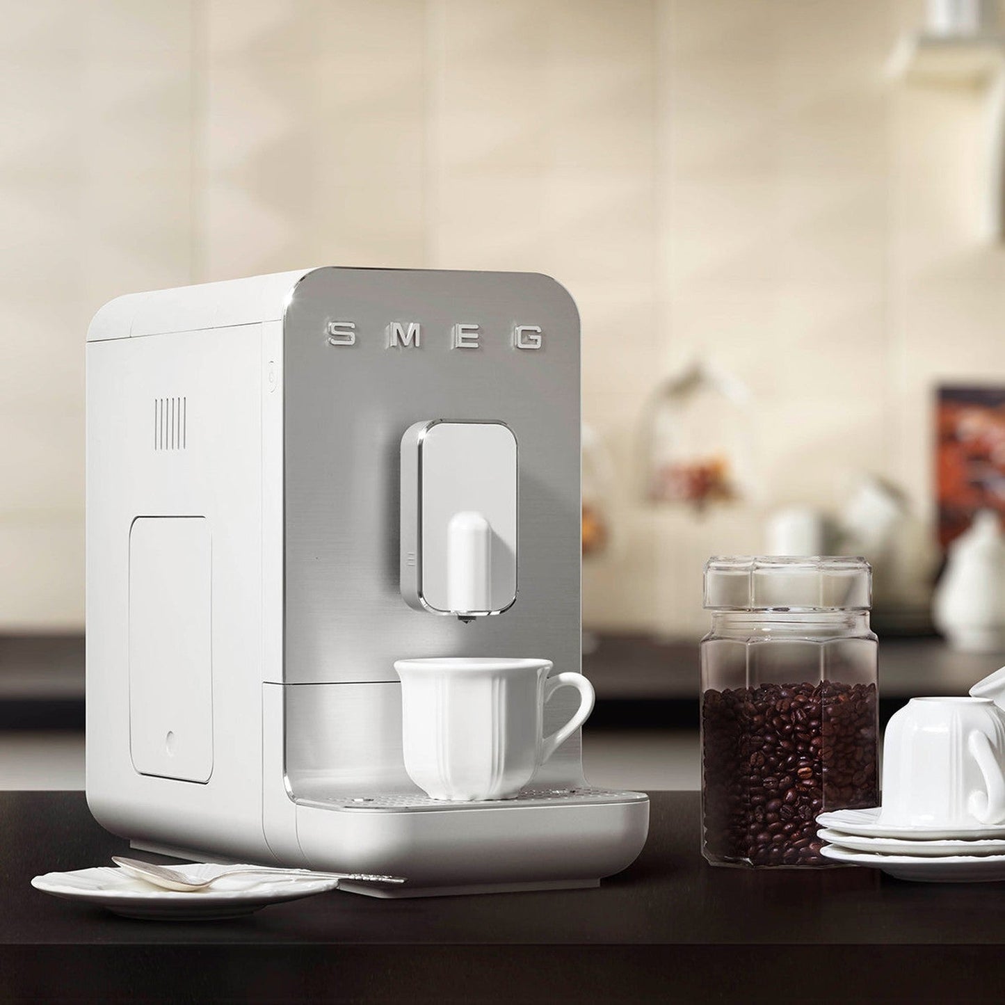 Smeg Super Automatic Espresso Machine with Hot Water, Matte White #BCC11WHMUS